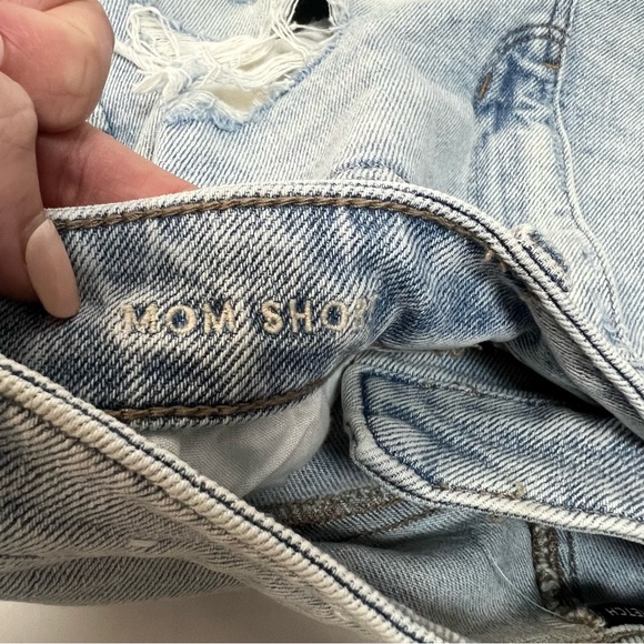 NWT American Eagle Mom Short Denim Jean Roll Hem Distressed High Rise Size 2 - Picture 4 of 6